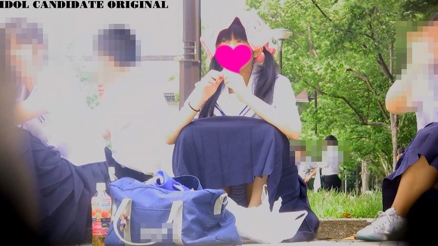 部活終わりに縞々パンチラを盗撮されるセーラー服美少女JC