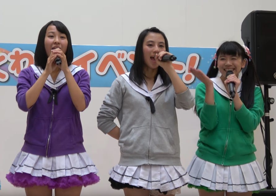 ペチパンの隙間からパンチラする愛媛のご当地アイドル