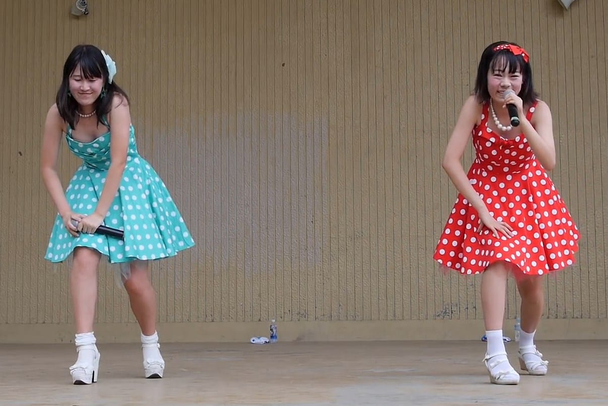 ターンでパンチラする現役女子高生アイドル