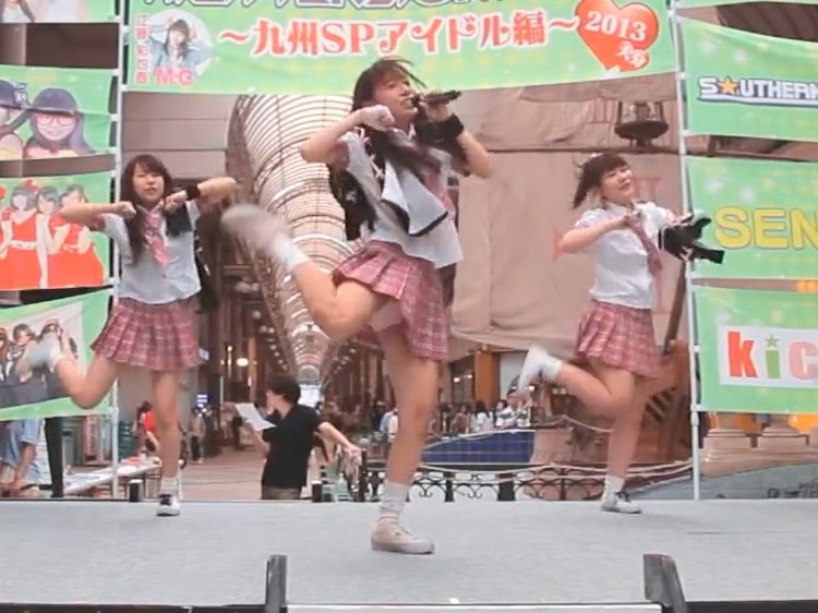 動画：熊本ご当地アイドルのパンチラライブステージ