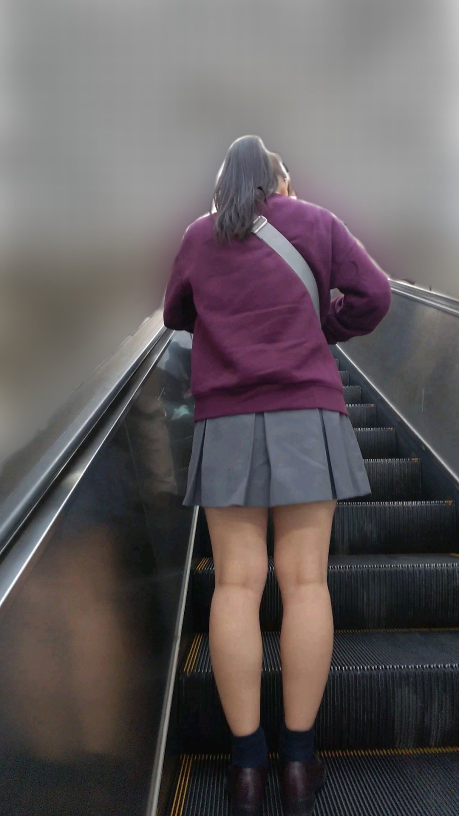 サイコパス：けしからん、エスカレーターで盗撮を警戒して最後尾に乗るような娘には悪戯part.29