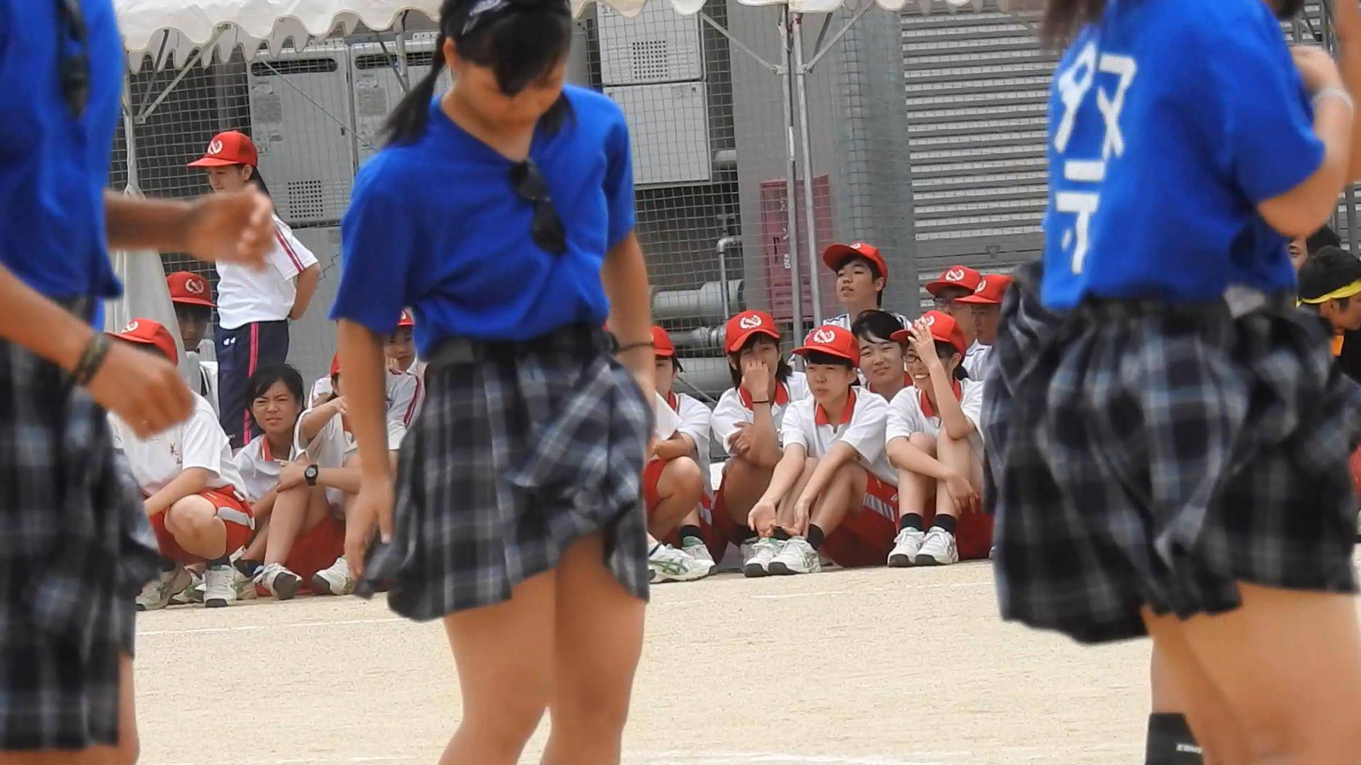 なにわガールズ485 何とか潜入 DE 白生パンティーちらりを撮影したで!