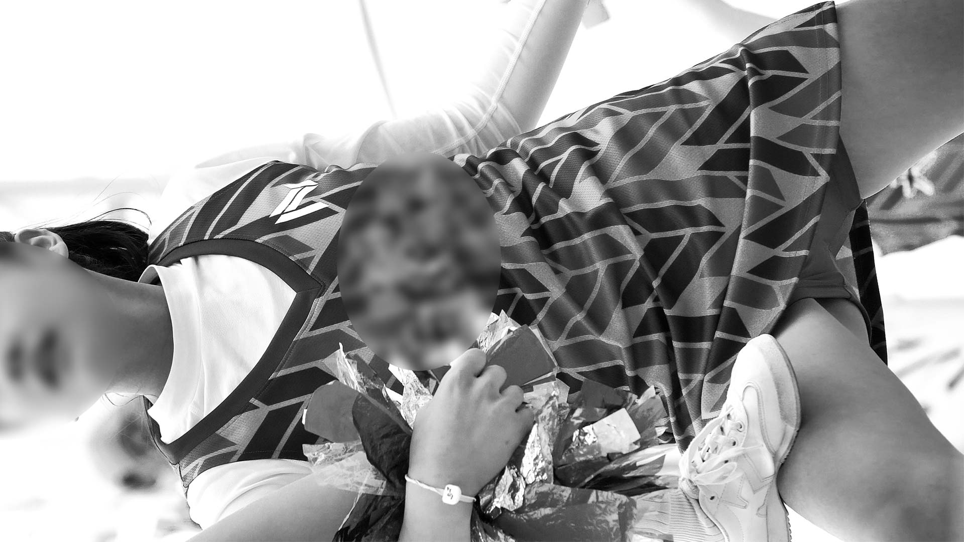 伝説のチアチーム演技。鮮明な4K映像で股間がぐっしょり濡れている事が判明してしまう（すぽチァン：ぷるぷるチア 4K(03)）