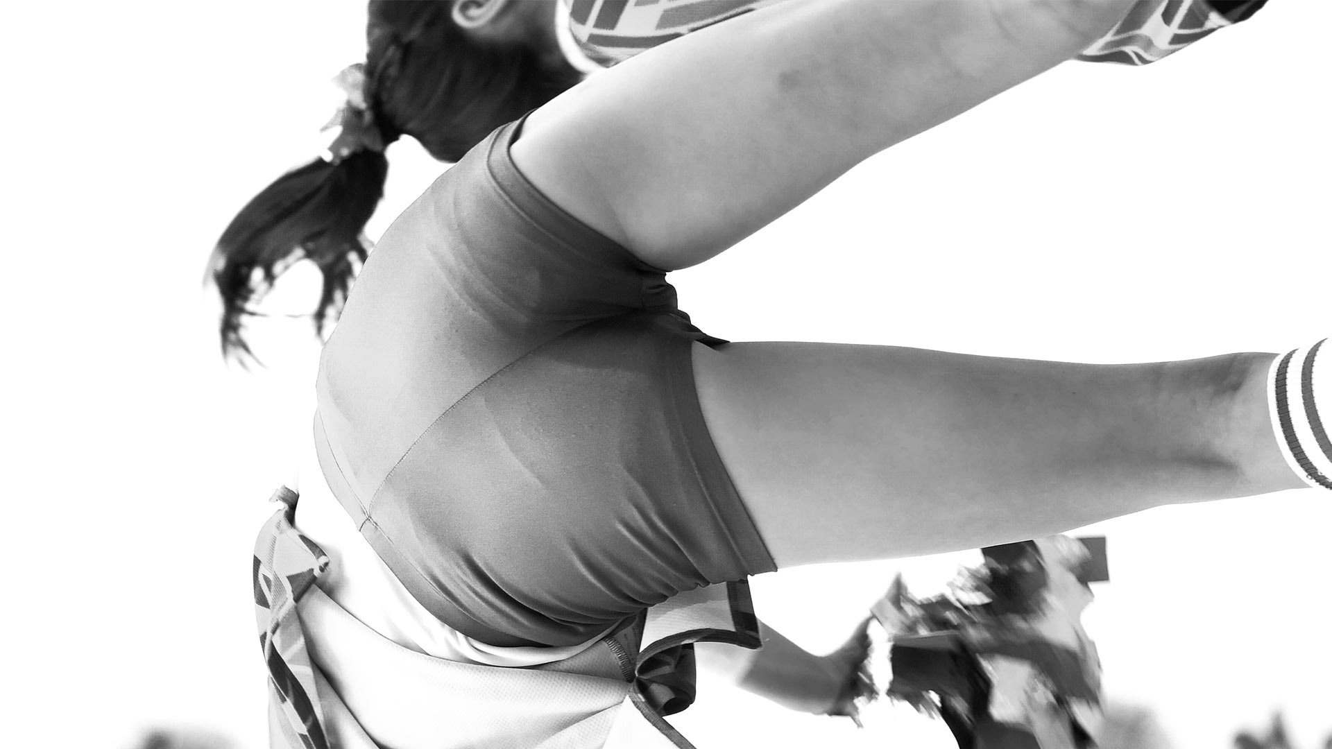 伝説のチアチーム演技。鮮明な4K映像で股間がぐっしょり濡れている事が判明してしまう（すぽチァン：ぷるぷるチア 4K(03)）