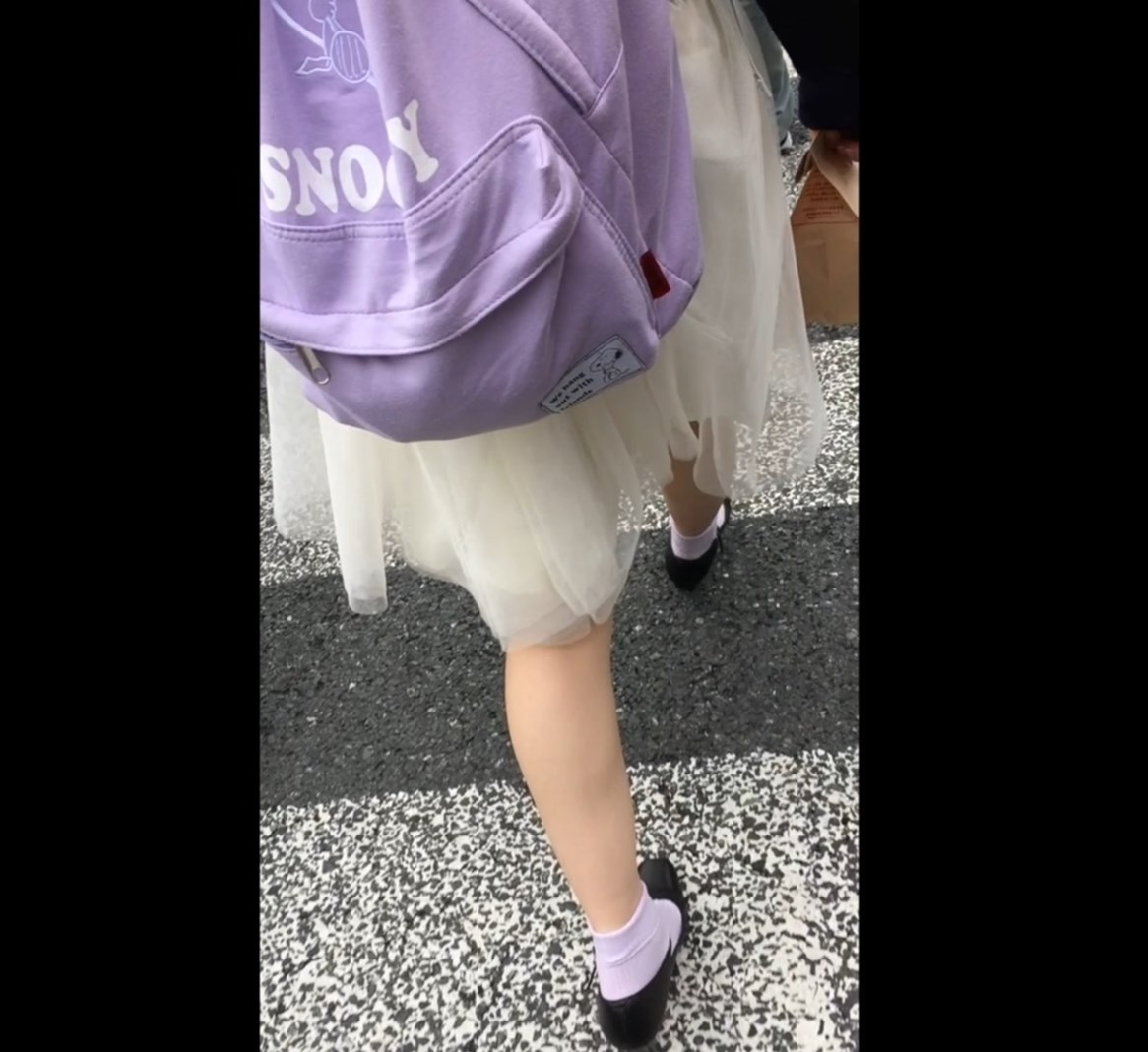 坂系JDちゃん、スカート裏地がずり上ってパンツが透け透け状態に! 画像つき詳細レビュー