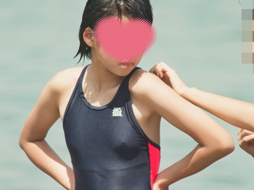 夏の海辺で無邪気に遊ぶスク水少女の高画質な写真集で昔を懐かしもうじゃないか パート4（MICK88：夏のお嬢様　su14）