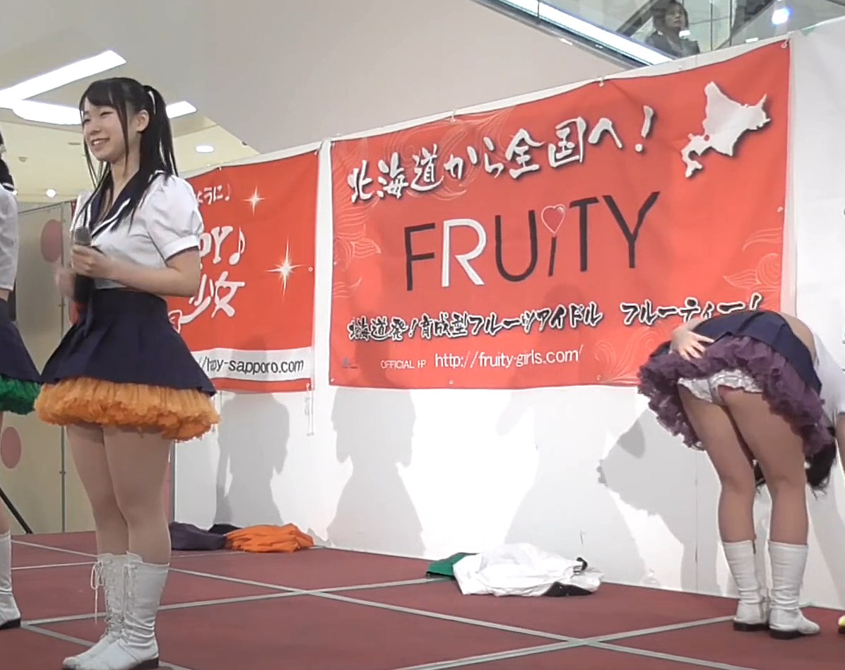 【YouTube】ご当地アイドルさん、ライブ以外で予期せぬパンチラを披露してしまうw(他1本)