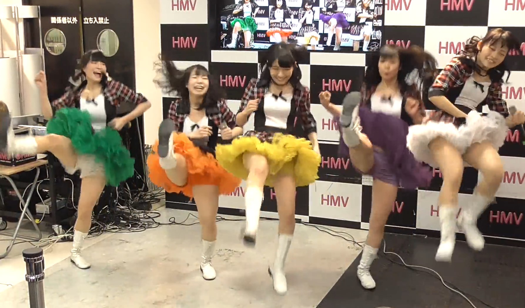 【YouTube】ご当地アイドルさん、ライブ以外で予期せぬパンチラを披露してしまうw(他1本)