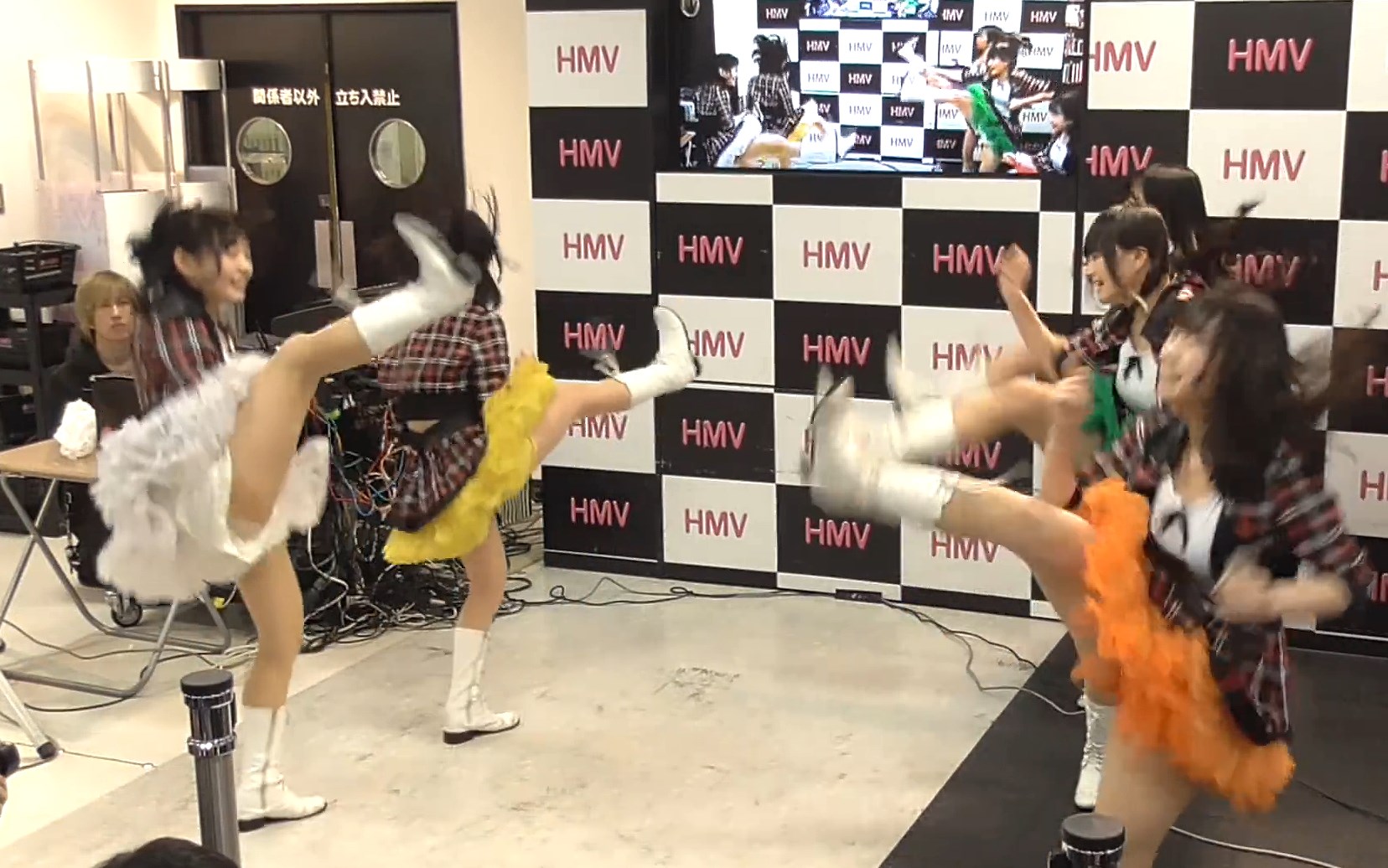 【YouTube】ご当地アイドルさん、ライブ以外で予期せぬパンチラを披露してしまうw(他1本)