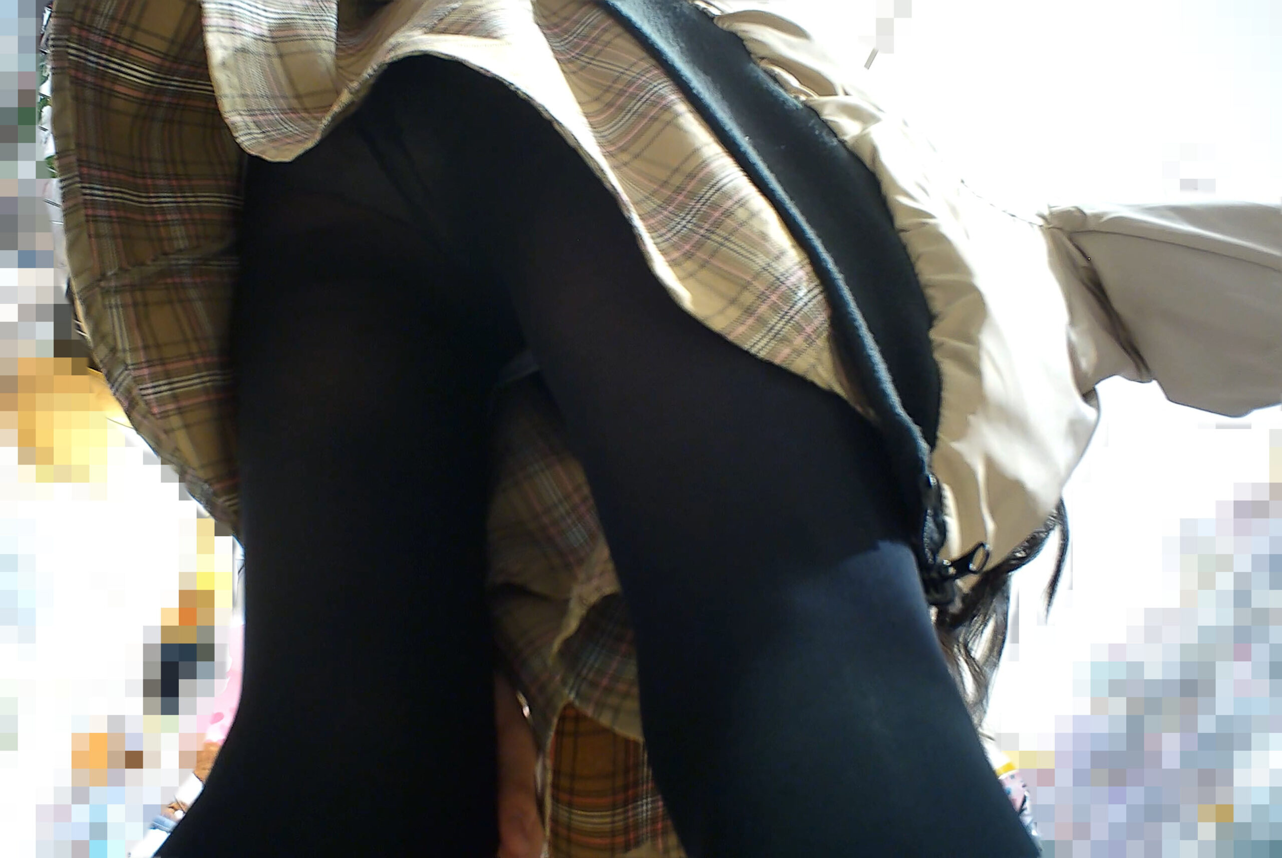お嬢さん 黒ストッキング 白パン 【Upskirting Girls -Quadruple- 12】 画像つき詳細レビュー