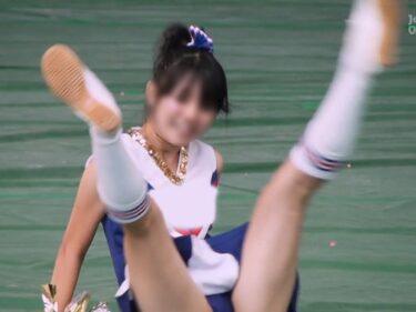 青アンスコが全開に！そんなに開いて大丈夫？？アクロバットなパワフルダンス！チア部バトン部の文化祭ステージ：Japanese Omatsuri