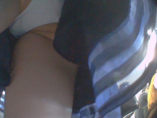 ★Dogeyes★完全オリジナル084紺色フレアーの透けている裾越からの狙いから更に大胆に至近距離白Pゲット。白Pですので盛り感