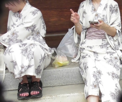 浴衣でパンチラする動画~足のお行儀が悪い女の子～：originate-pcolle