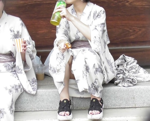 浴衣でパンチラする動画~足のお行儀が悪い女の子～：originate-pcolle