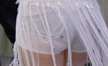 衣装の白色スパッツが透けスケの美少女ダンサー：カリ