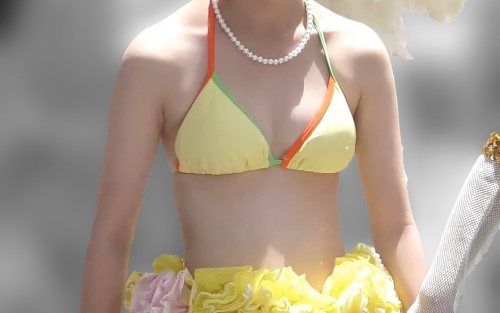 【４K】密着！気になるスリムな谷間サンバっ娘：ぱるれもん