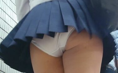 撮ってしまった06　奇跡の突風による３人風チラ（３人収録）：撮ってしまった人