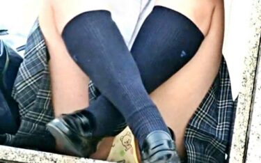 座りっ娘 044何度も足を組み替えるJ〇：予備軍のすわりっ娘