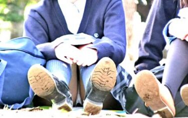 座りっ娘 049 制服女子の座りは見たいものです：予備軍のすわりっ娘