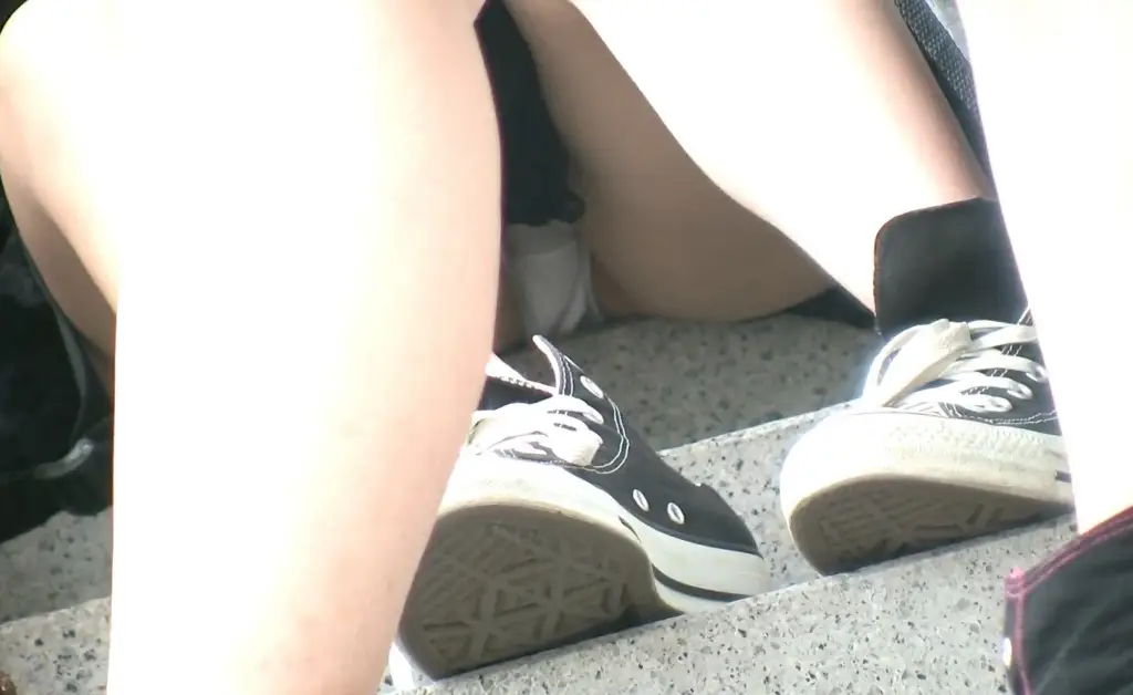 座りっ娘 053 黒スカートに白はうれしい 画像つき詳細レビュー