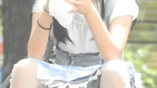 お座り美少女発見48!!もの凄く可愛いのに、パンツが見えてますよ 画像つき詳細レビュー